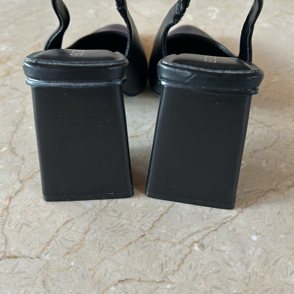 BCBGeneration Trina Pump size 5 . 3.5 inch block heel. Black - Picture 4 of 9